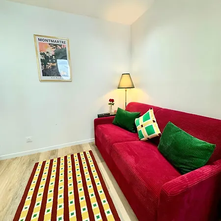 Amelie Poulain In Heart Of Montmartre Apartment