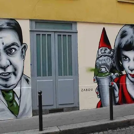 Amelie Poulain In Heart Of Montmartre * 巴黎