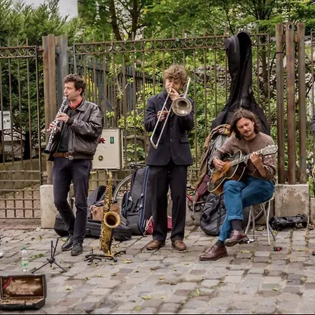 Amelie Poulain In Heart Of Montmartre * 파리