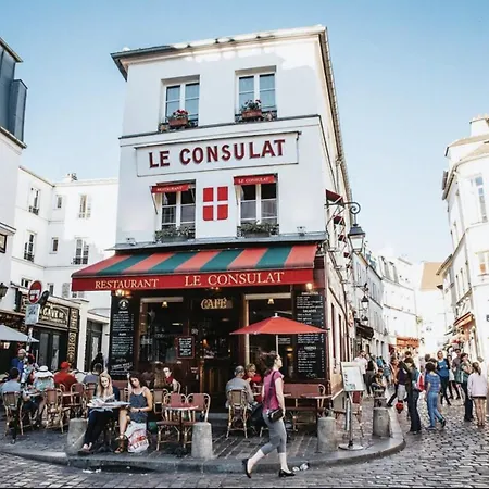 Amelie Poulain In Heart Of Montmartre * 파리