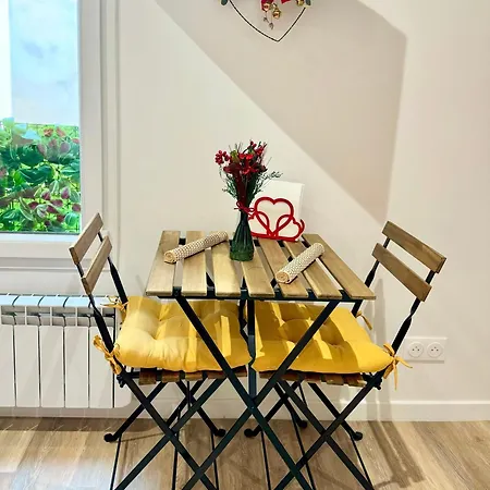 Amelie Poulain In Heart Of Montmartre 아파트 파리