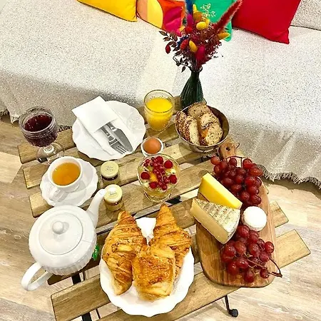 Amelie Poulain In Heart Of Montmartre 파리