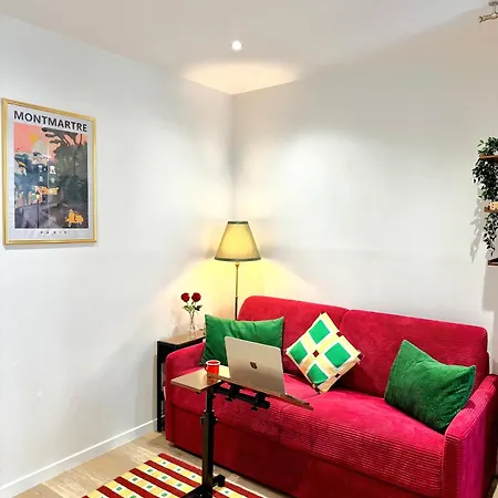 Amelie Poulain In Heart Of Montmartre