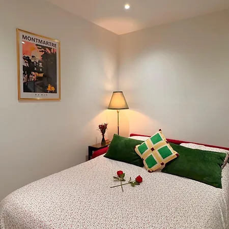 Amelie Poulain In Heart Of Montmartre 파리