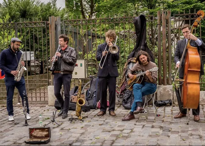 Amelie Poulain In Heart Of Montmartre * Paříž