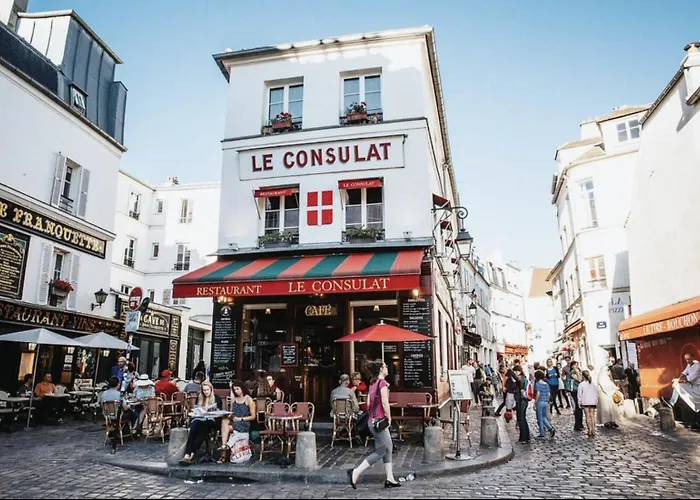 Amelie Poulain In Heart Of Montmartre * Paříž