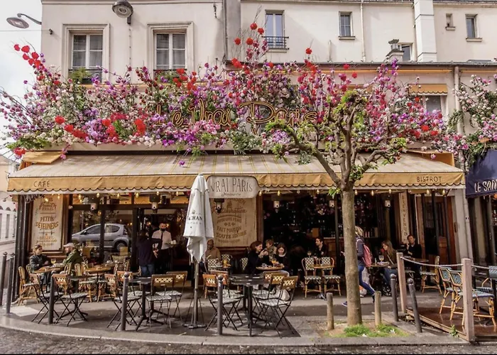Amelie Poulain In Heart Of Montmartre