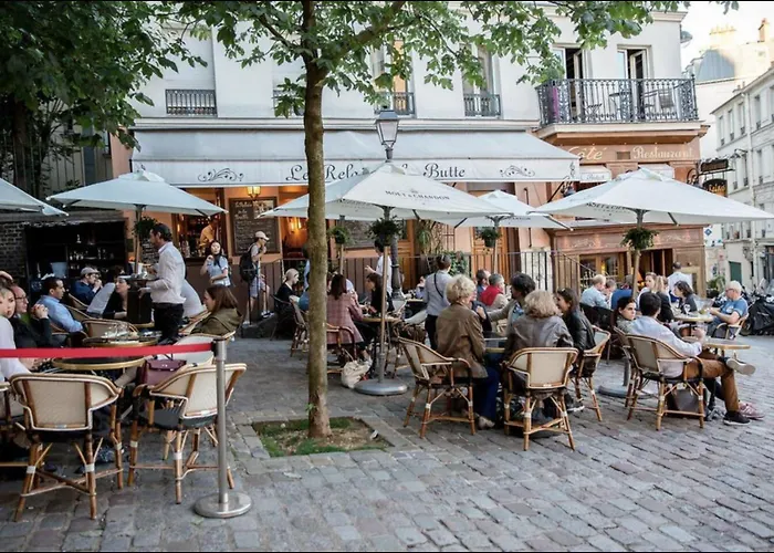 Amelie Poulain In Heart Of Montmartre *